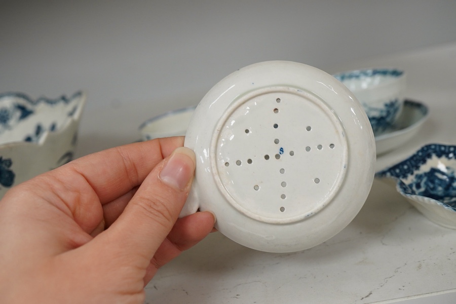 Ten 18th/19th century Worcester and Worcester style items, largest 25cm